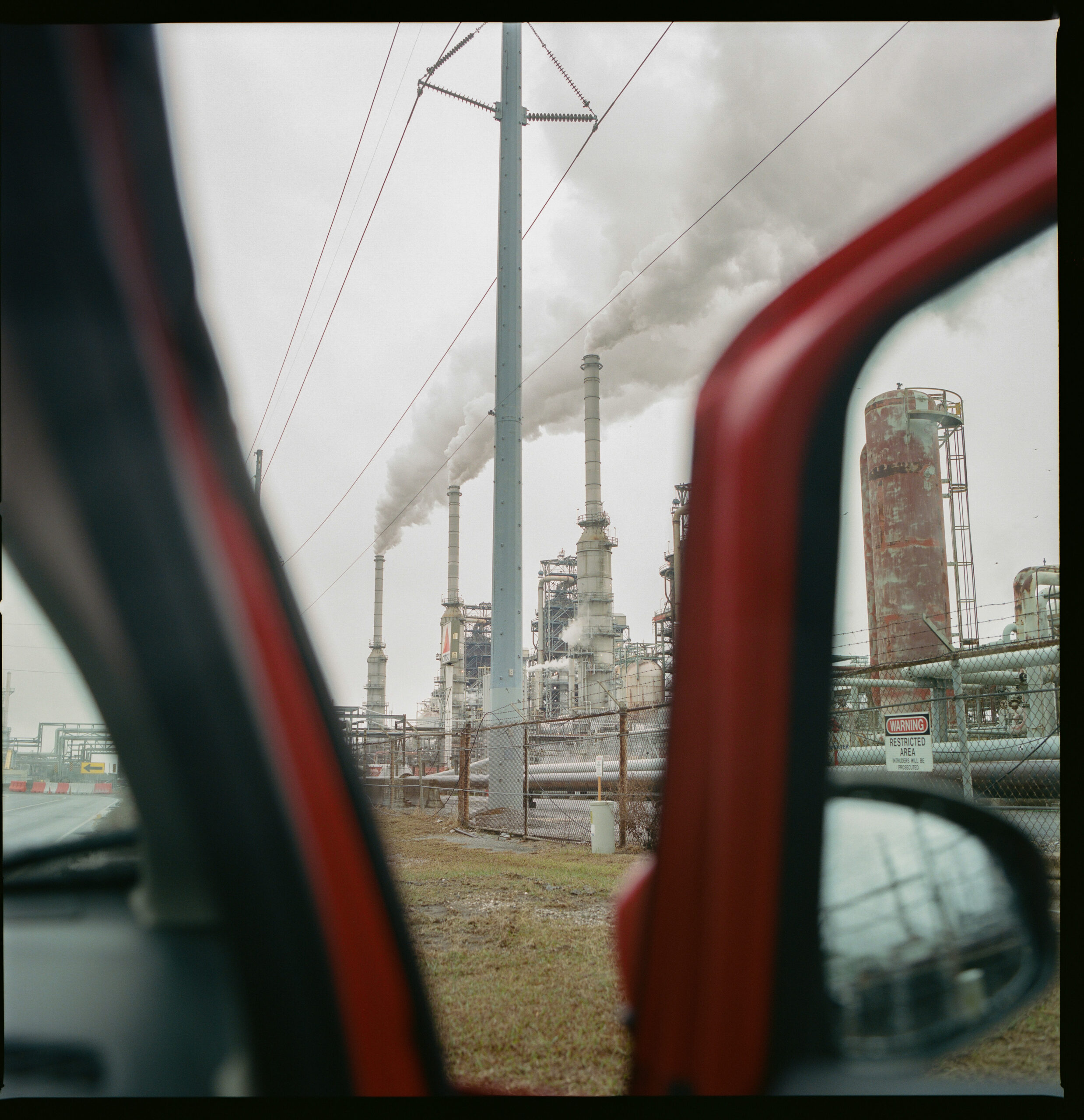 CITGO refinery near Sulphur, Louisiana emits sulfur dioxide (SO₂) and high levels of PM2.5. Long-term exposure links to blood disorders, cardiovascular stress, and elevated cancer risks.